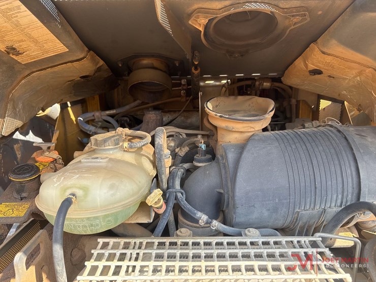 2020-deere-333g-image-16