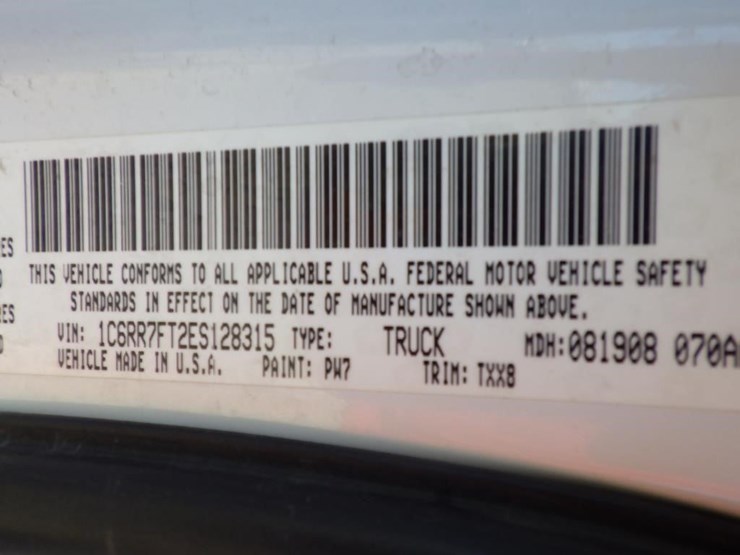 2014-dodge-1500-image-17