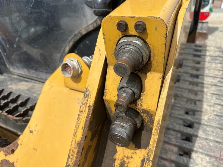 2019-caterpillar-259d3-image-21