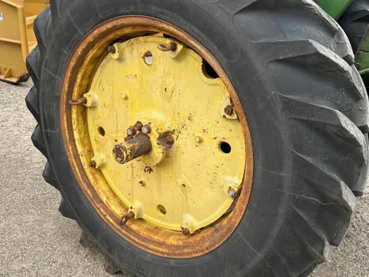 john-deere-4010-image-6