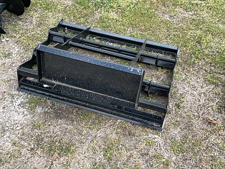 mini-skid-steer-land-leveler-image-1