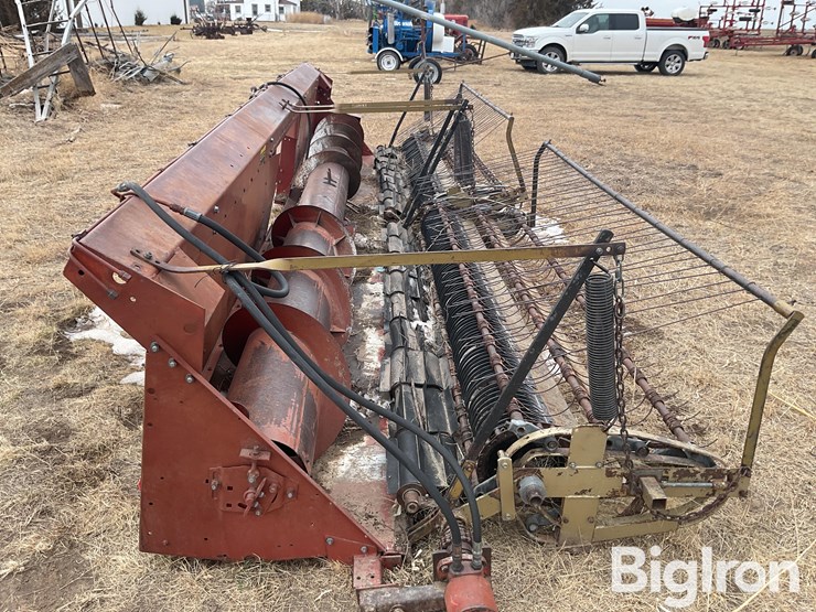 international-810-image-4