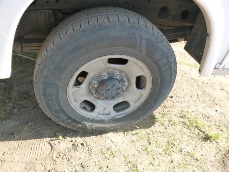 2017-chevrolet-2500-image-31