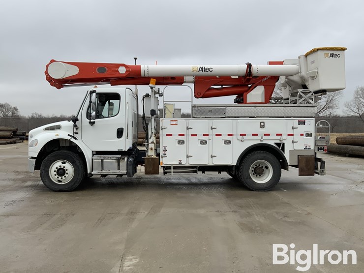 2016-freightliner-m2-106-image-16