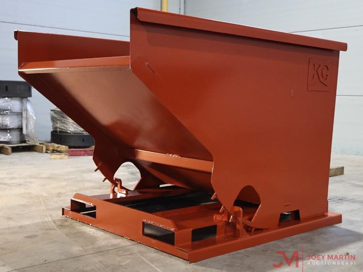 1.5-cu.-yd.-self-dumping-hopper-w/-fork-pockets-image-3