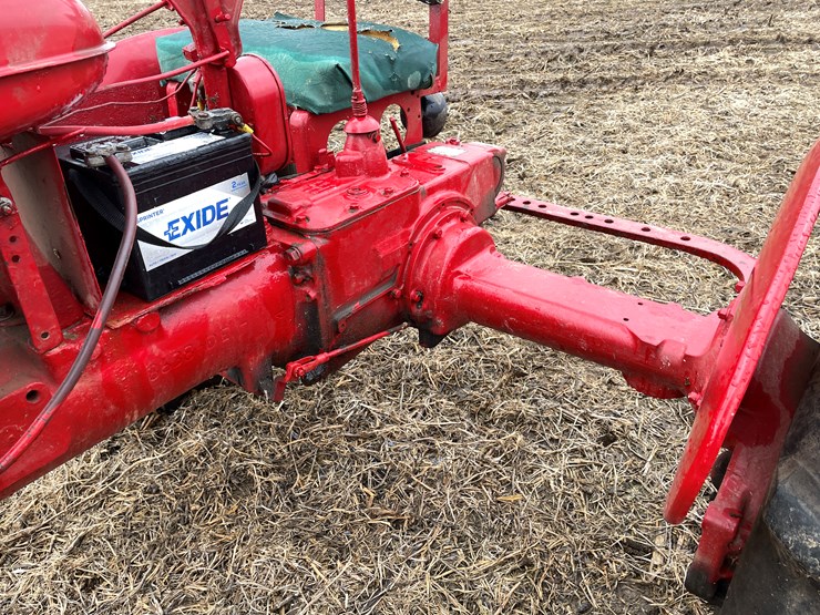 #108-•-mccormick-farmall-b-gas-tractor-image-11