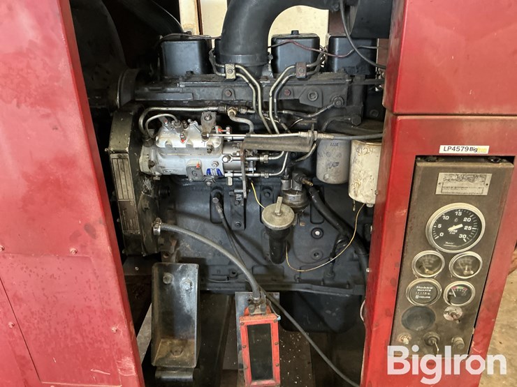 case-ih-4390-image-13