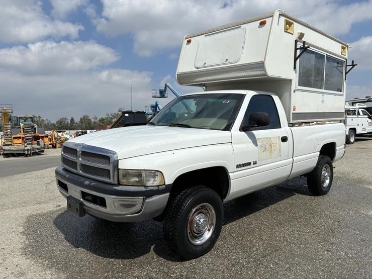 1999-dodge-ram-2500-image-1