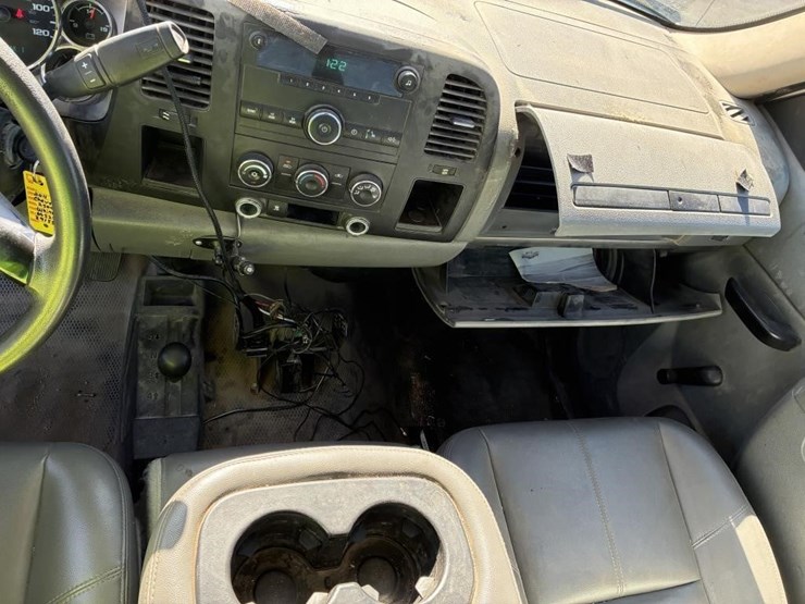 2011-chevrolet-2500-image-13