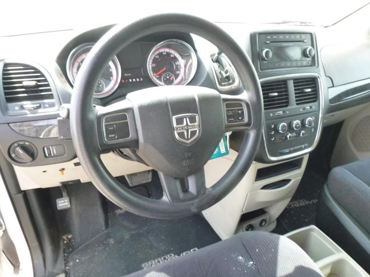 2014-dodge-grand-caravan-image-14