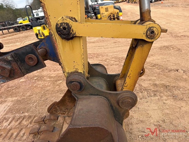 caterpillar-e120b-image-10