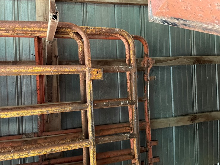 #2397-•-(7)-metal-gates-image-8