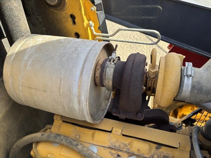 2018-deere-210lep-image-47