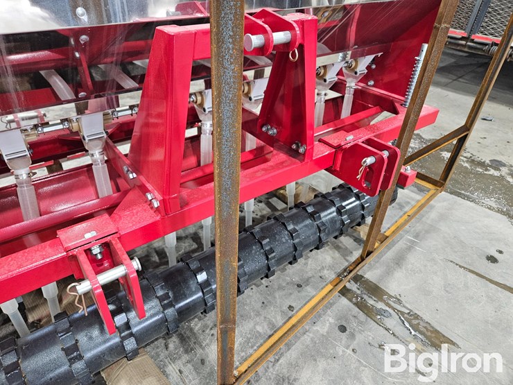 2025-massey-ferguson-730-image-16