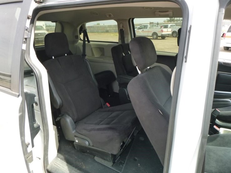 2014-dodge-grand-caravan-image-25