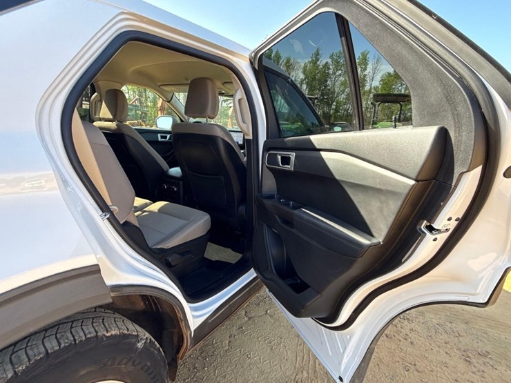 2020-ford-explorer-image-8