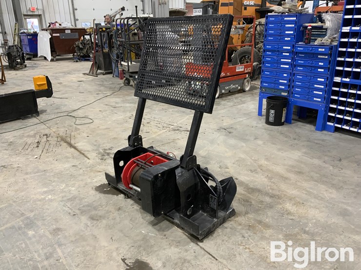 2025-massey-ferguson-730-image-5