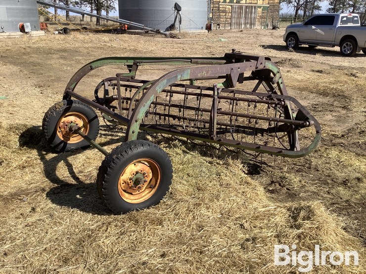 john-deere-lr2-pull-type-side-delivery-rake-image-5