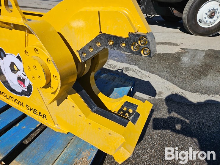 2025-massey-ferguson-730-image-16