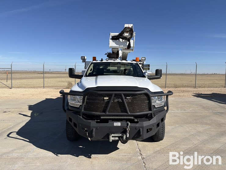 2019-ram-5500-40'-bucket-truck-image-2