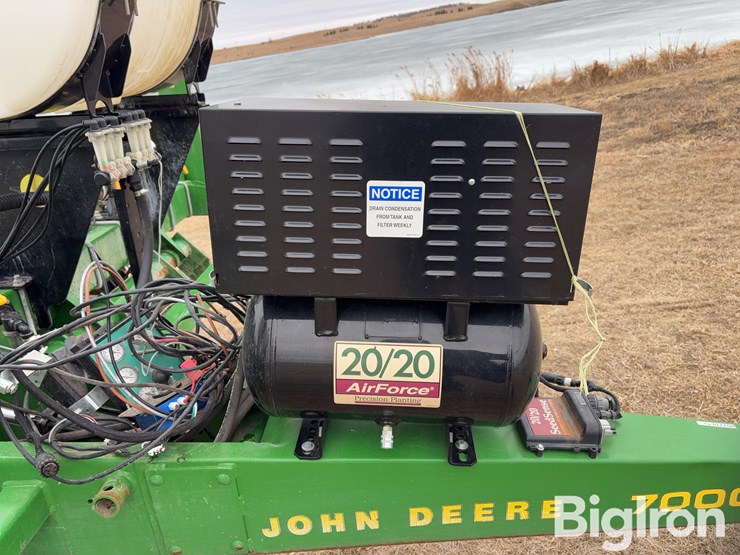 john-deere-7000-image-14