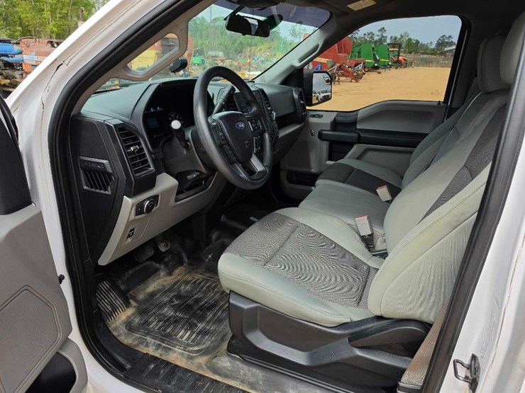 2020-ford-f150-xl-image-11