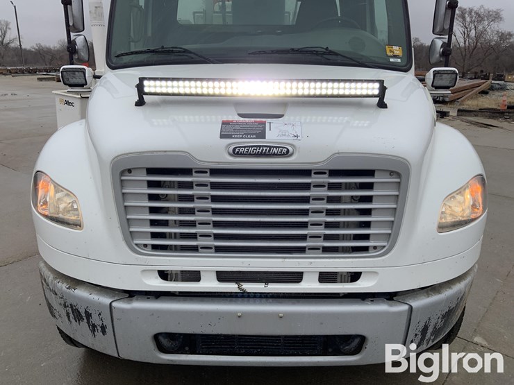 2014-freightliner-m2-106-image-19