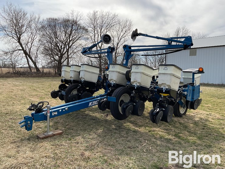 2019-kinze-3200-image-1