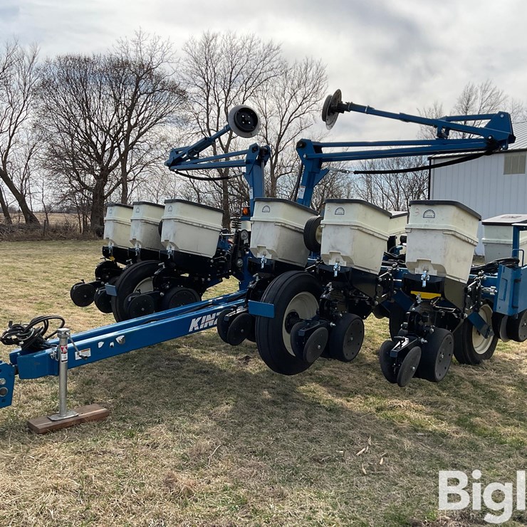 2019 KINZE 3200