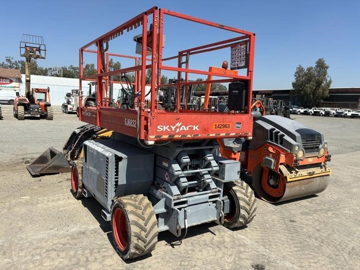 2014-skyjack-sj6832rt-image-2