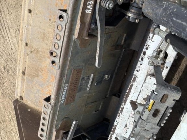 2021-bobcat-t450-image-11