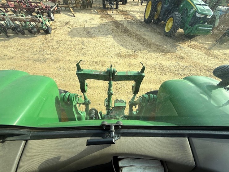 2012-john-deere-8260r-image-31