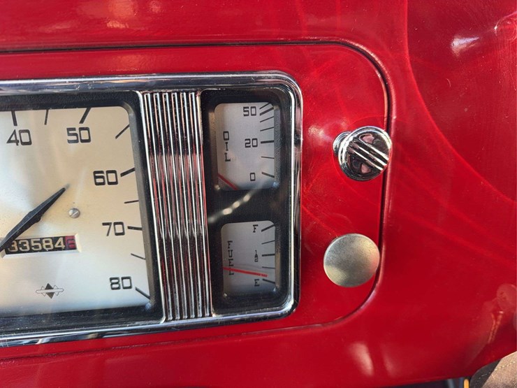 1937-international-d2-panel-truck-image-19