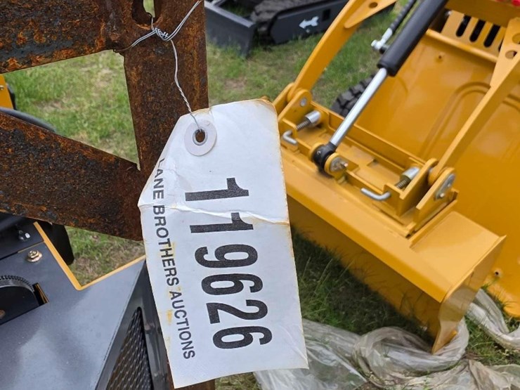 --absolute---new---ride-on-mini-skid-image-7