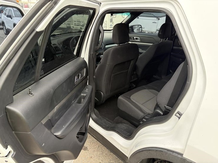 2019-ford-explorer-xlt-image-11