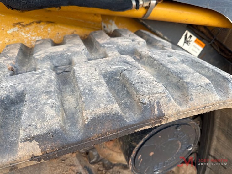 2014-deere-319d-image-6