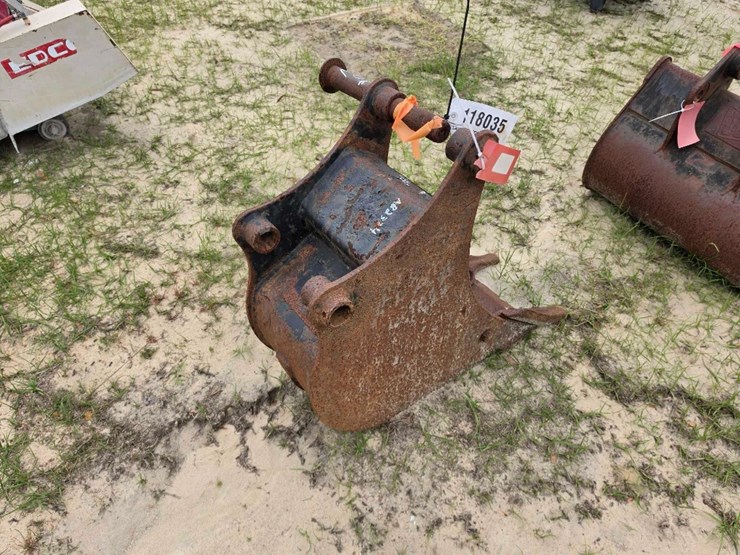 107---used-12"-jcb-bucket-image-3