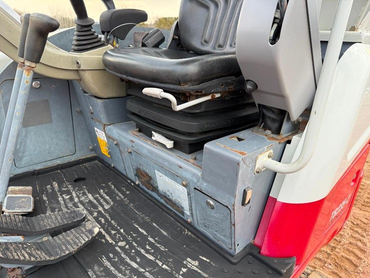 takeuchi-tb235-2-image-46