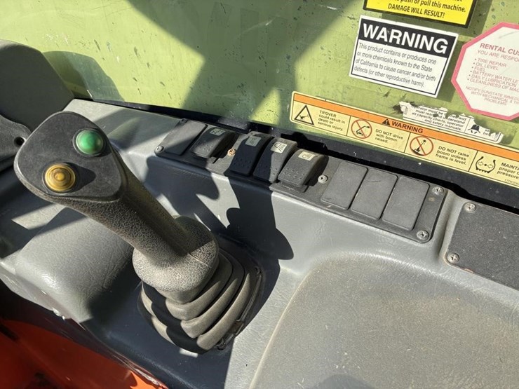 2015-jlg-g5-18a-image-17