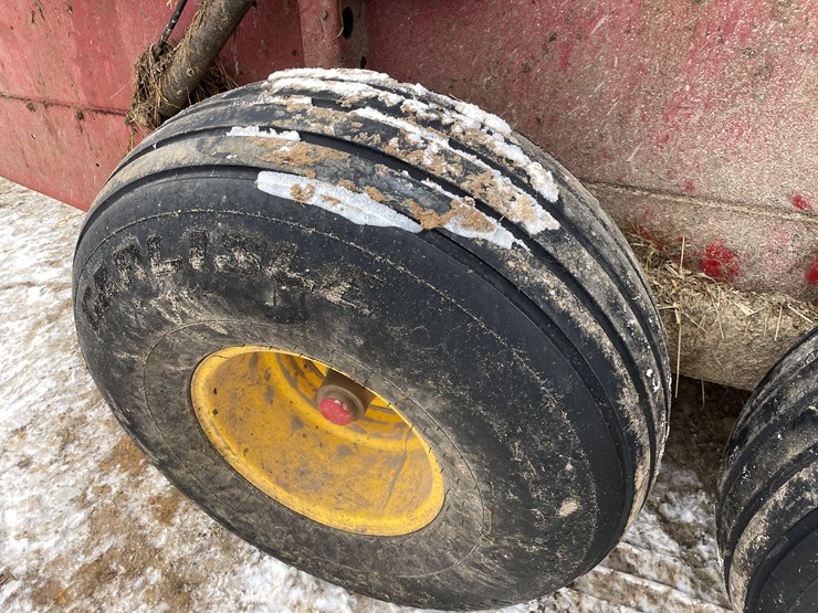 2020-new-holland-195-image-8