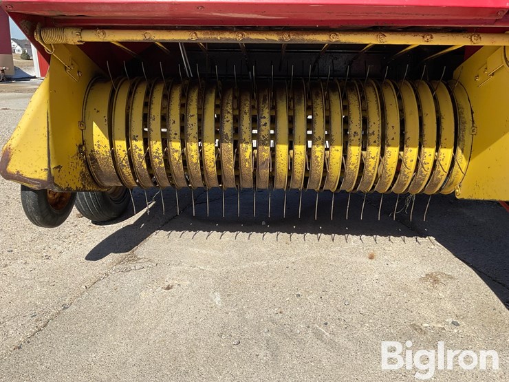 new-holland-275-image-16