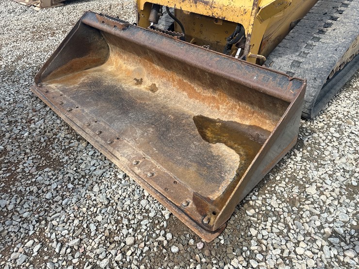 2017-caterpillar-239d-image-27