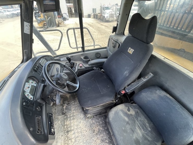 caterpillar-730-image-28