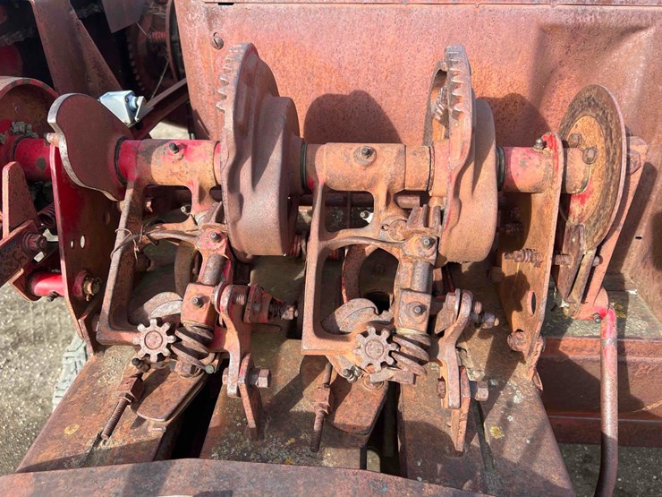 new-holland-69-image-14