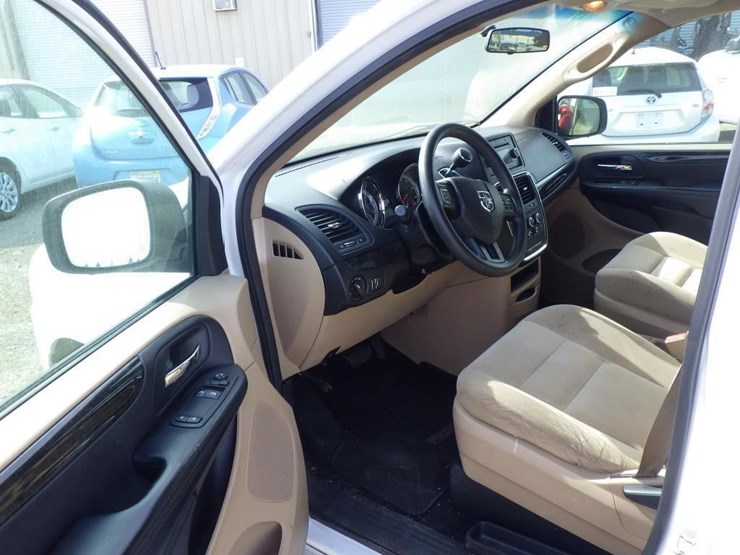 2015-dodge-grand-caravan-image-5