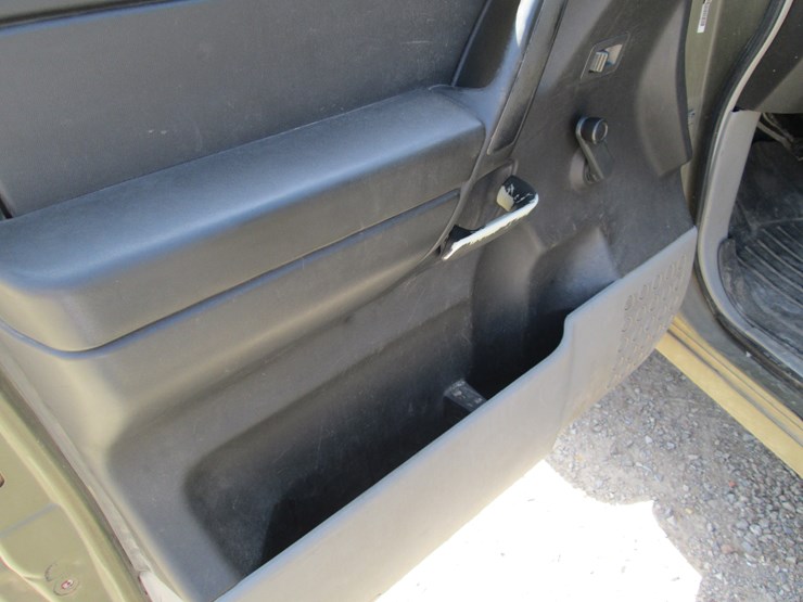 2004-nissan-titan-image-23