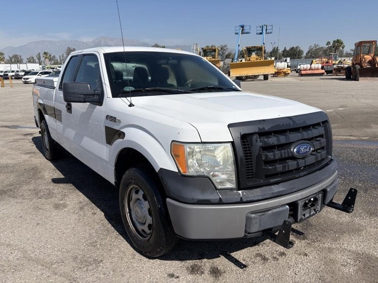 2012-ford-f150-xl-image-2