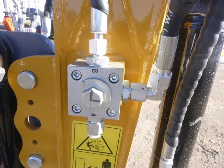 me20-hydraulic-excavator-image-13