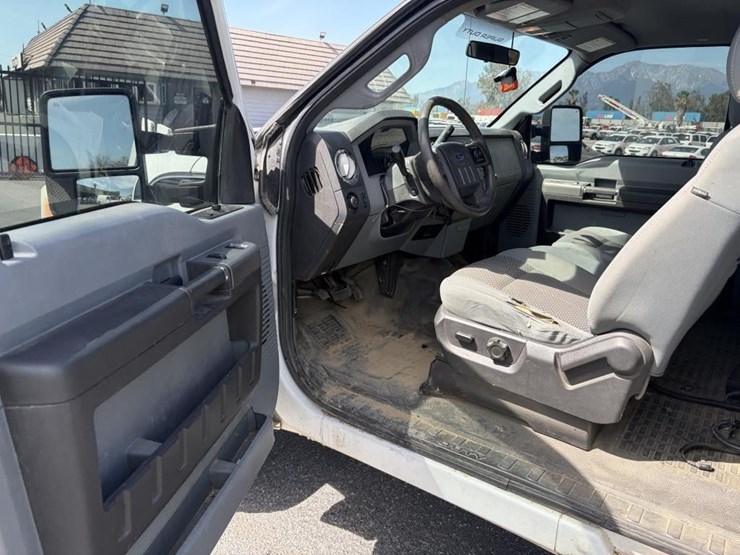 2011-ford-f250-xlt-image-13