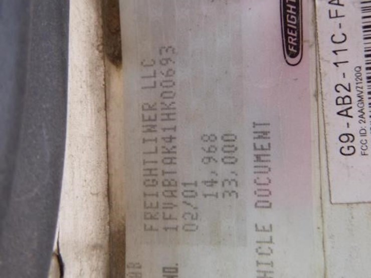 2001-freightliner-fl70-image-44